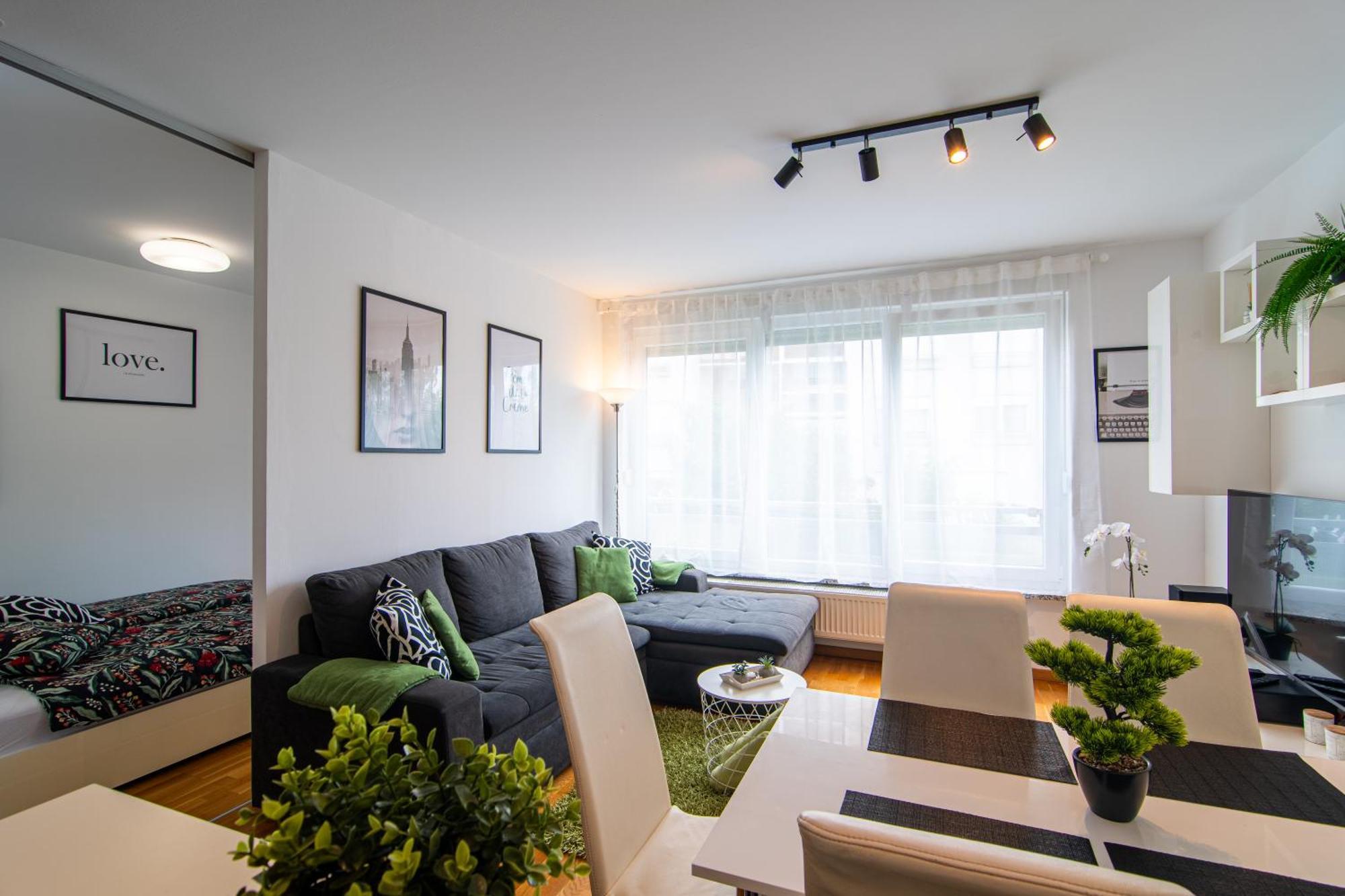 Flexible Selfcheckins 79 - - Garage - New Zagreb